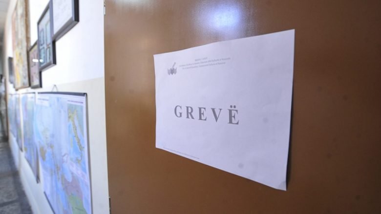 Greva-e-Arsimtareve_Shkolla_Elena-Gjika_Sbashk_010-1200x630-780x439-1