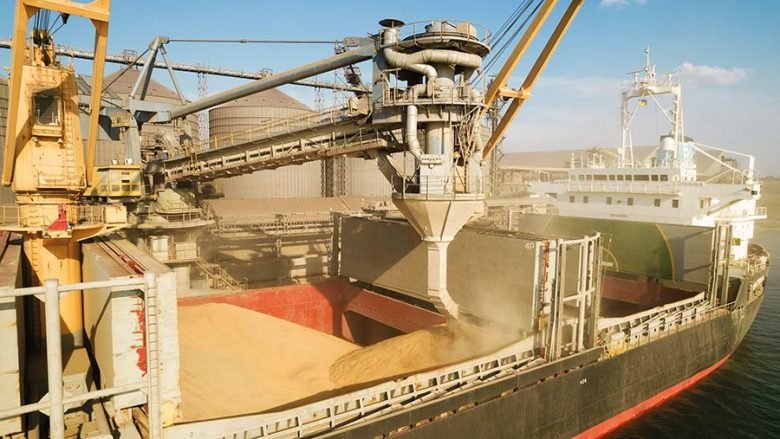 Loading-grain-Ukraine-2H3KRE7_C_Larina-Elena_Alamy-Stock-Photo-780x439