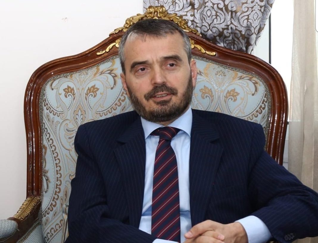 amiri-e1660513166518-1068x817