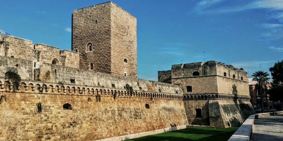 Castello-Normanno-Svevo_cr