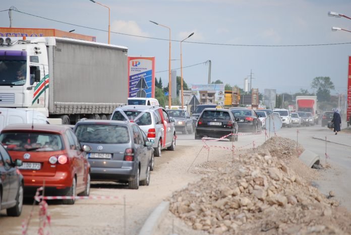 kolona-vushtrri-696x466-1