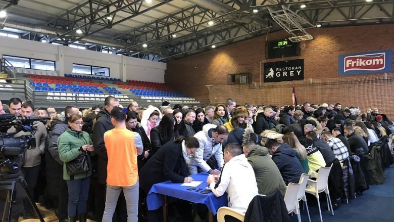 Perfundon-mbledhja-e-nenshkrimeve-per-largimin-e-kryetareve-shqiptare-ne-veri-Insajderi.org_