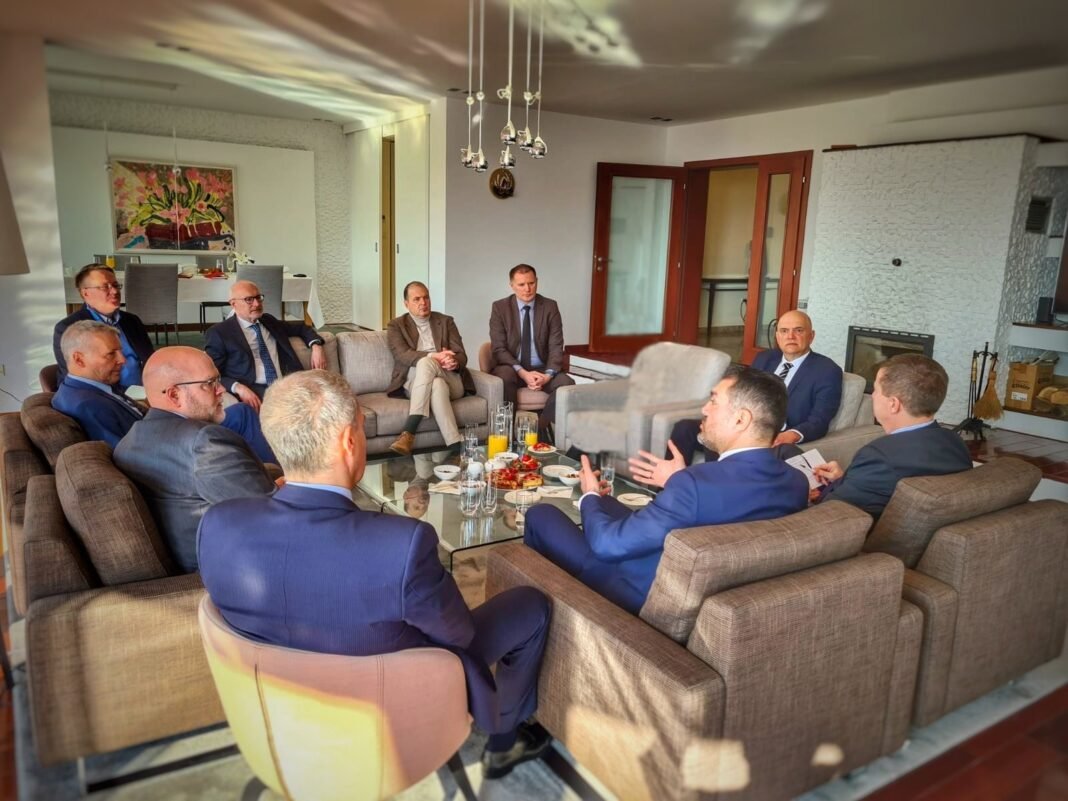 03b14eca-824b-455d-b45d-507041752549