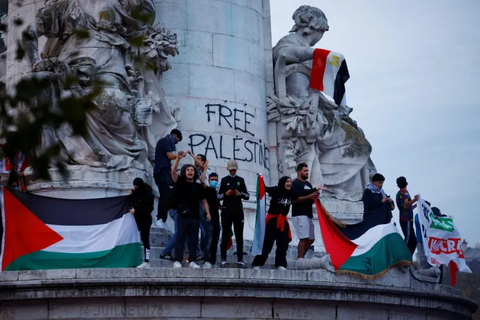 Place-de-la-Republique-in-Paris-in-support-of-Palestine-scaled