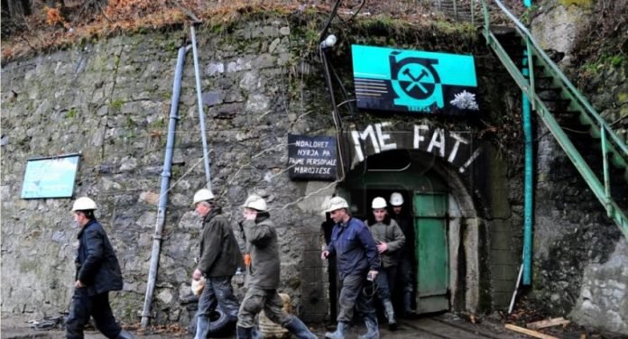 auto_minatoret-miniera-treppca1513322462-852x460-1-696x376